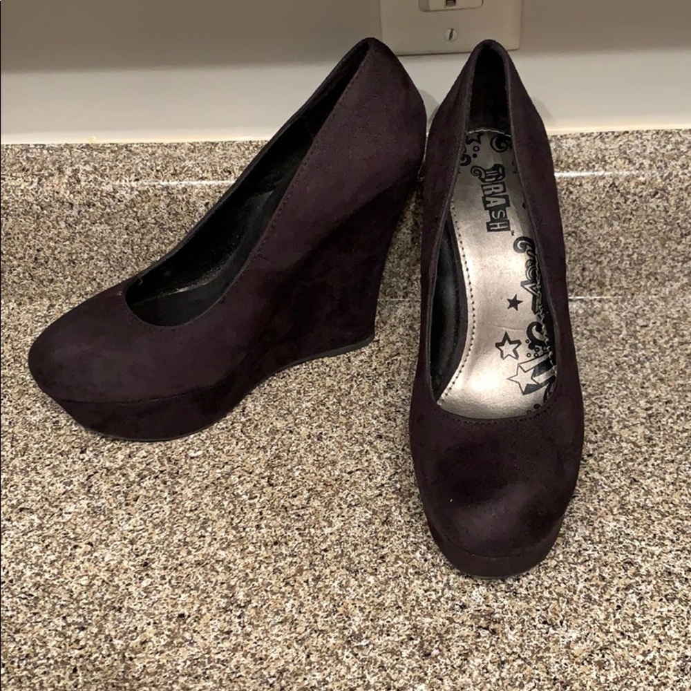 Black Wedges